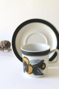 Inger Waage for Stavangerflint. SENJA Coffee Cup and saucer. Vintage Handpainted. Norwegian mid modern