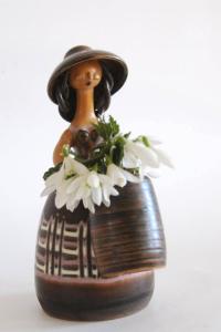 Swedish Flowergirl by Cay Cedergren. Mid century modern. 1960s ceramic. Vintage Studio Pottery