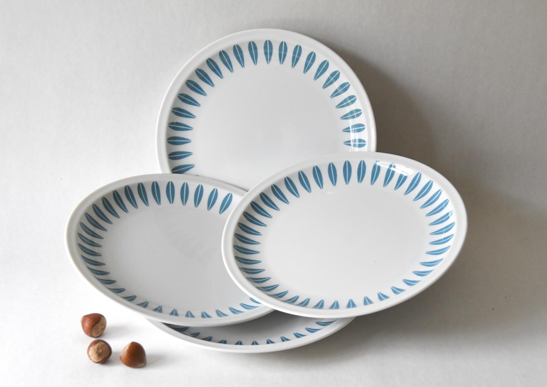 Lotus Plates. Danild / Cathrineholm. Danish design - Dinner / Lunch plates 8.25"