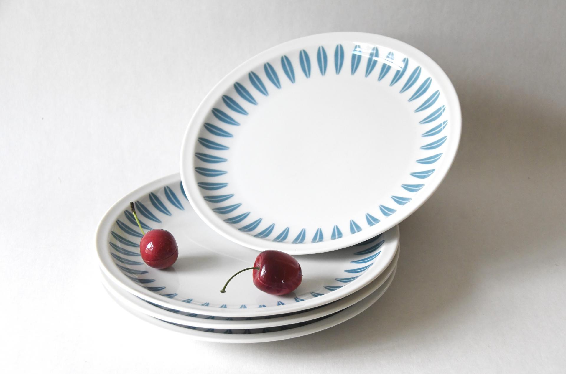 Lotus Plates. Danild / Cathrineholm. Danish design - Dinner / Lunch plates 8.25"