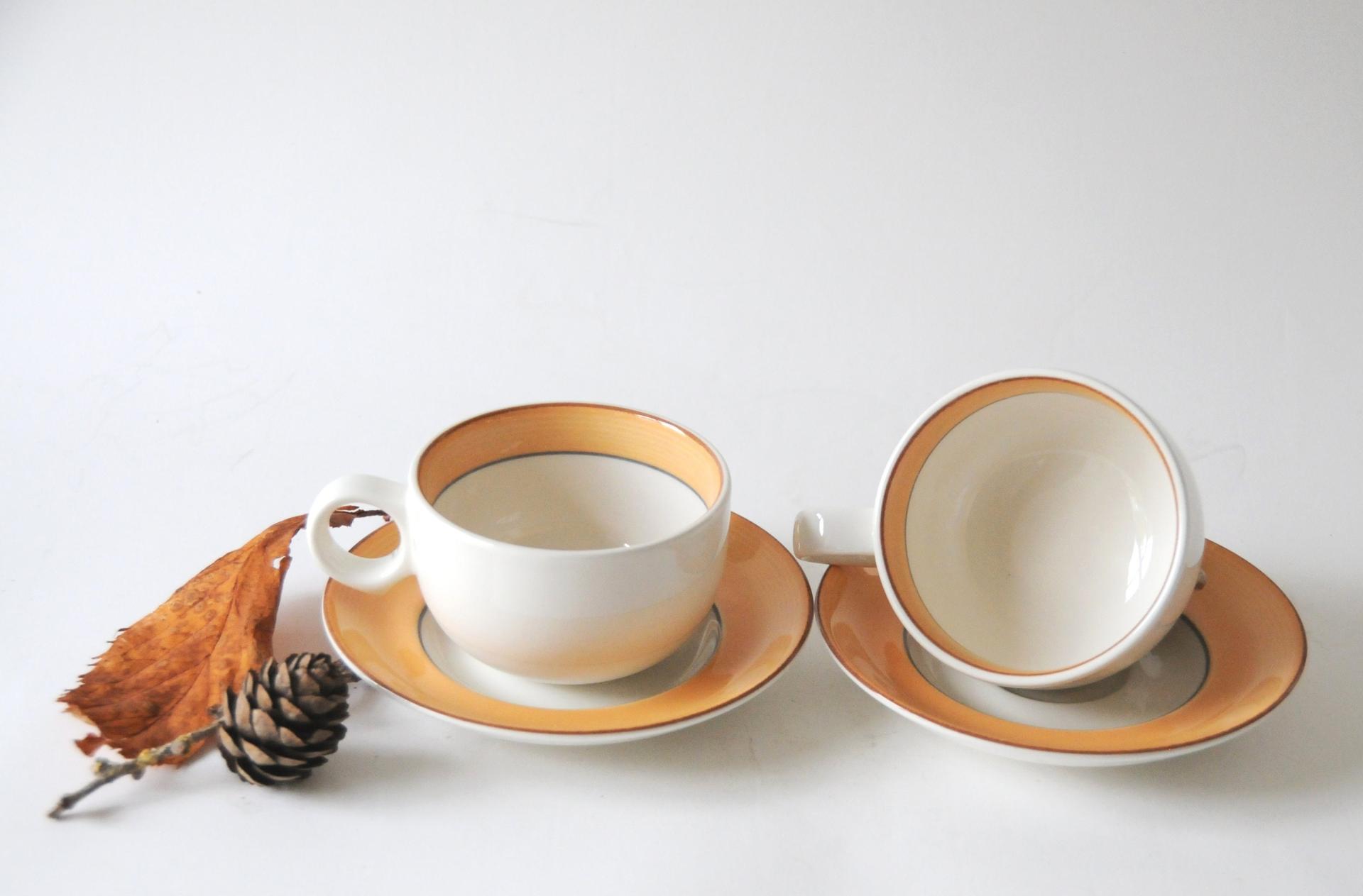 Arabia Finland Kloverblad Tea sets by Stig Lindberg / Inkeri Leivo. Pair Cups and saucers. Scandinavian mid-century 