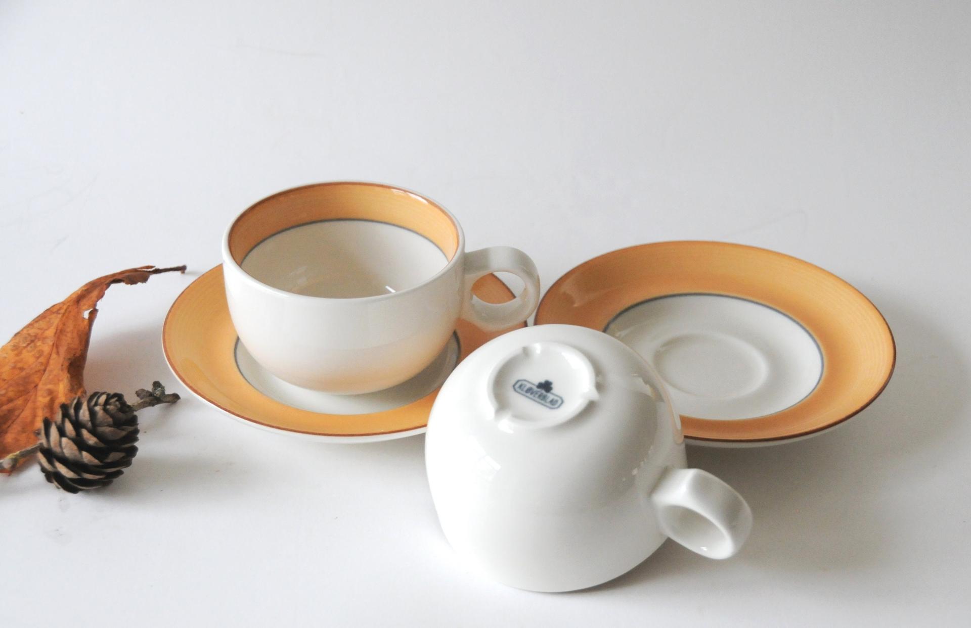 Arabia Finland Kloverblad Tea sets by Stig Lindberg / Inkeri Leivo. Pair Cups and saucers. Scandinavian mid-century 