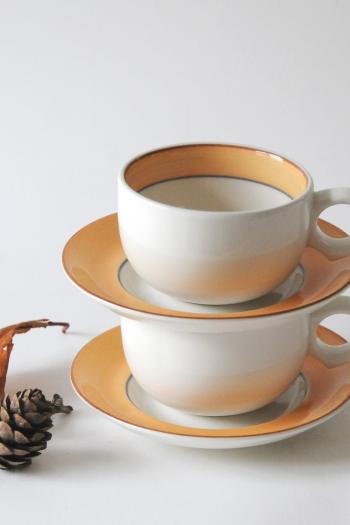 Arabia Finland Kloverblad Tea sets by Stig Lindberg / Inkeri Leivo. Pair Cups and saucers. Scandinavian mid-century 